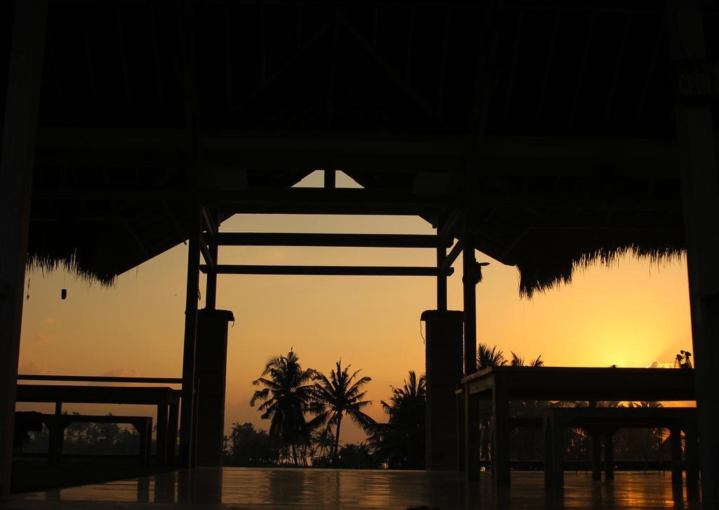 Barn N Bunk Hotel กีอันยาร์ ภายนอก รูปภาพ