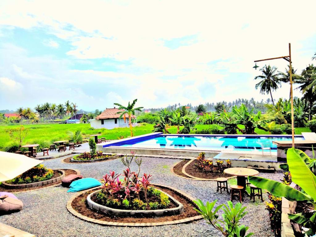 Barn N Bunk Hotel กีอันยาร์ ภายนอก รูปภาพ
